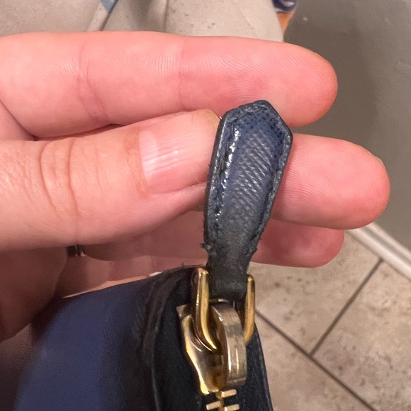 Pre-loved Authentic Prada Zip Wallet - Picture 4 of 12